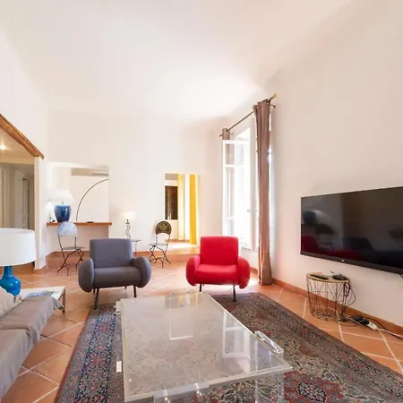 Large Spacious 3 Bdr Apt Heart Of 300 Meters From Antibes