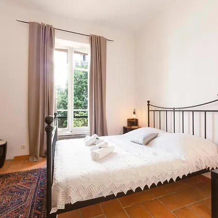 Large Spacious 3 Bdr Apt Heart Of 300 Meters From * Антіб
