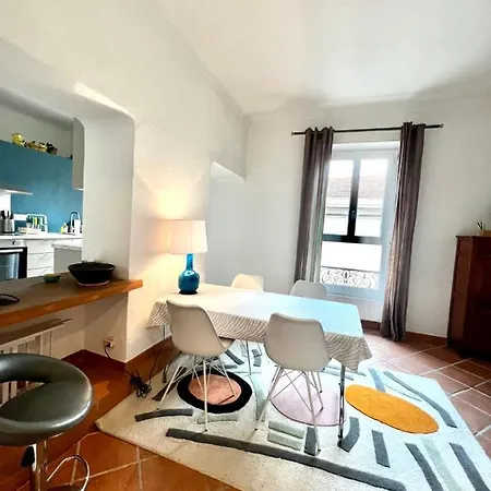 Large Spacious 3 Bdr Apt Heart Of 300 Meters From Апартаменти Антіб