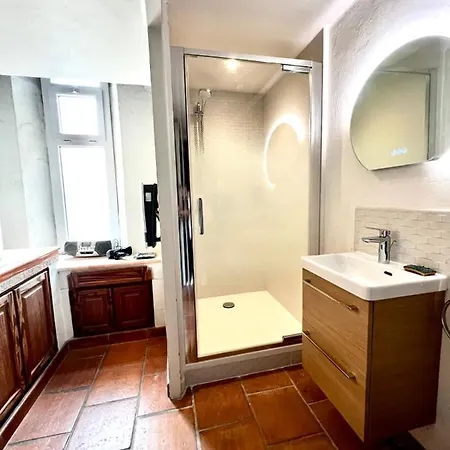Large Spacious 3 Bdr Apt Heart Of 300 Meters From Apartman Antibes