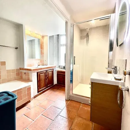 Large Spacious 3 Bdr Apt Heart Of 300 Meters From Apartman Antibes